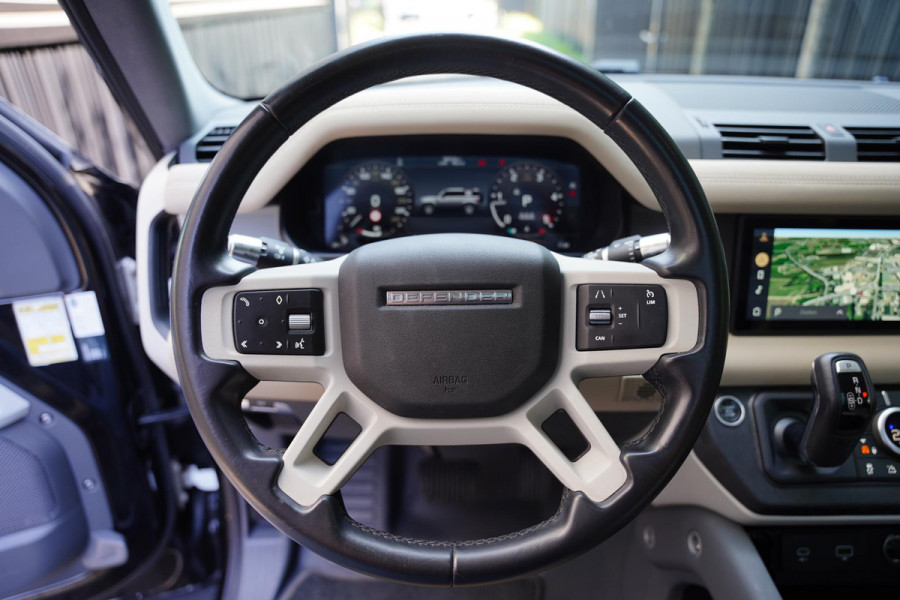 Land Rover Defender 110 / FULL URBAN PACK / Meridian / Panoramadak