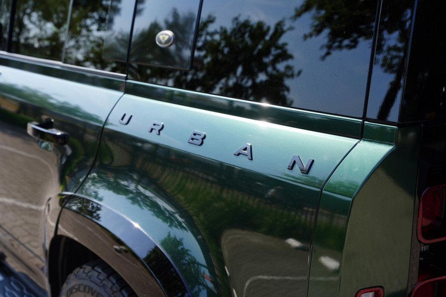 Land Rover Defender 110 / FULL URBAN PACK / Meridian / Panoramadak