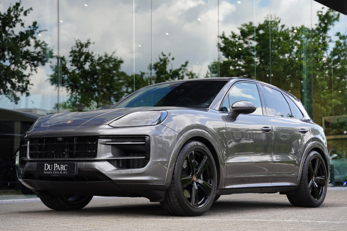 Porsche Cayenne 3.0 E-Hybrid Black Edition / Sportdesign Pakket / Sportuilaat