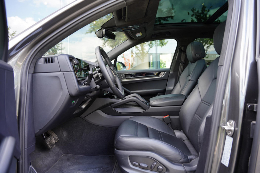 Porsche Cayenne 3.0 E-Hybrid Black Edition / Sportdesign Pakket / Sportuilaat