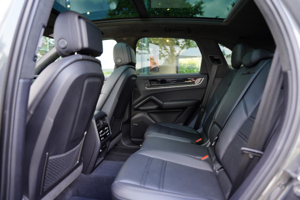 Porsche Cayenne 3.0 E-Hybrid Black Edition / Sportdesign Pakket / Sportuilaat