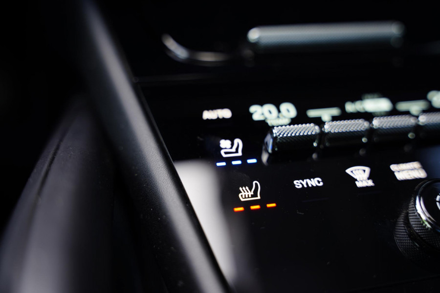 Porsche Cayenne 3.0 E-Hybrid Black Edition / Sportdesign Pakket / Sportuilaat