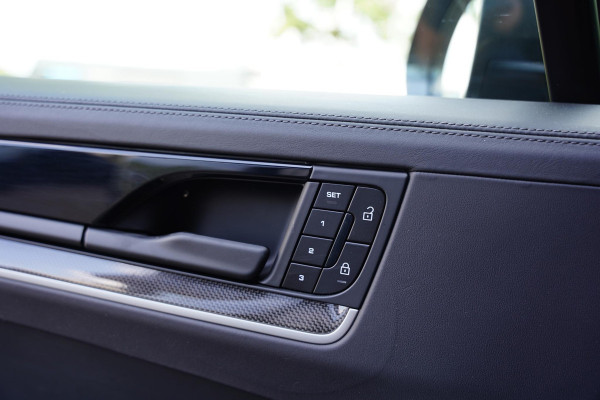 Porsche Cayenne 3.0 E-Hybrid Black Edition / Sportdesign Pakket / Sportuilaat