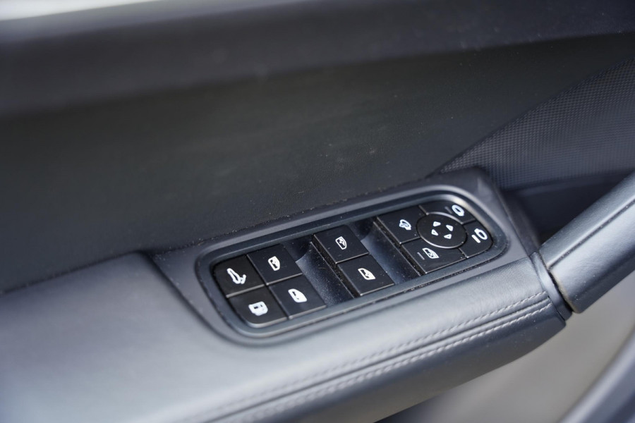 Porsche Cayenne 3.0 E-Hybrid Black Edition / Sportdesign Pakket / Sportuilaat