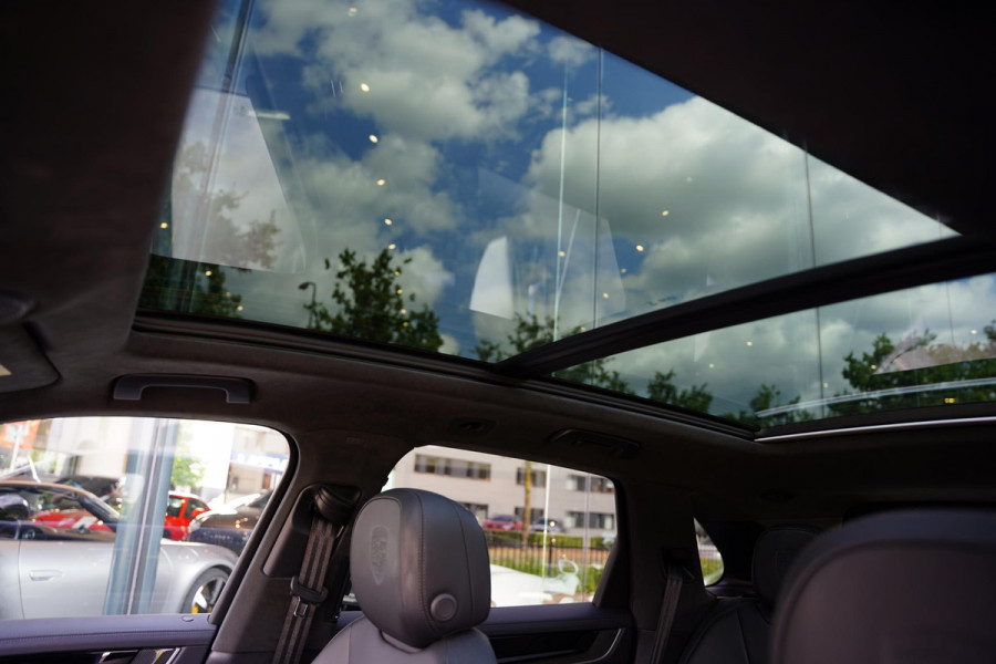 Porsche Cayenne 3.0 E-Hybrid Black Edition / Sportdesign Pakket / Sportuilaat