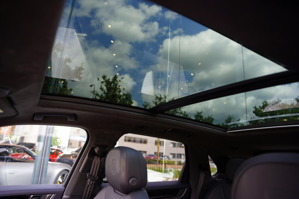 Porsche Cayenne 3.0 E-Hybrid Black Edition / Sportdesign Pakket / Sportuilaat
