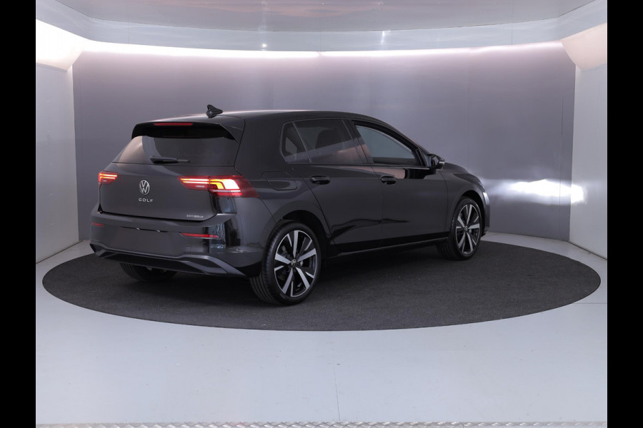 Volkswagen Golf Life Edition 1.5 eHybrid 204 PK | 18 "LM velgen | Stoel & Stuurverwarming | Camera |