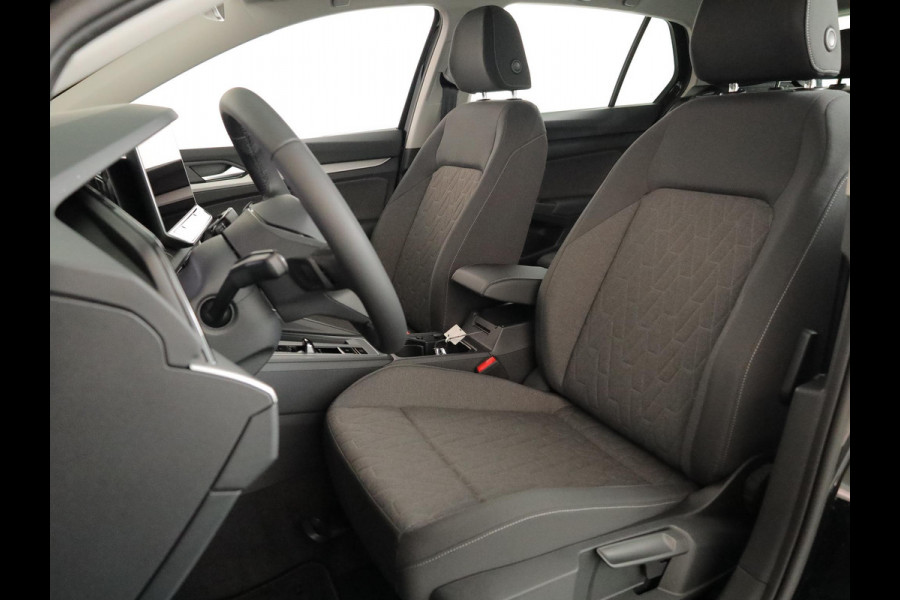 Volkswagen Golf Life Edition 1.5 eHybrid 204 PK | 18 "LM velgen | Stoel & Stuurverwarming | Camera |