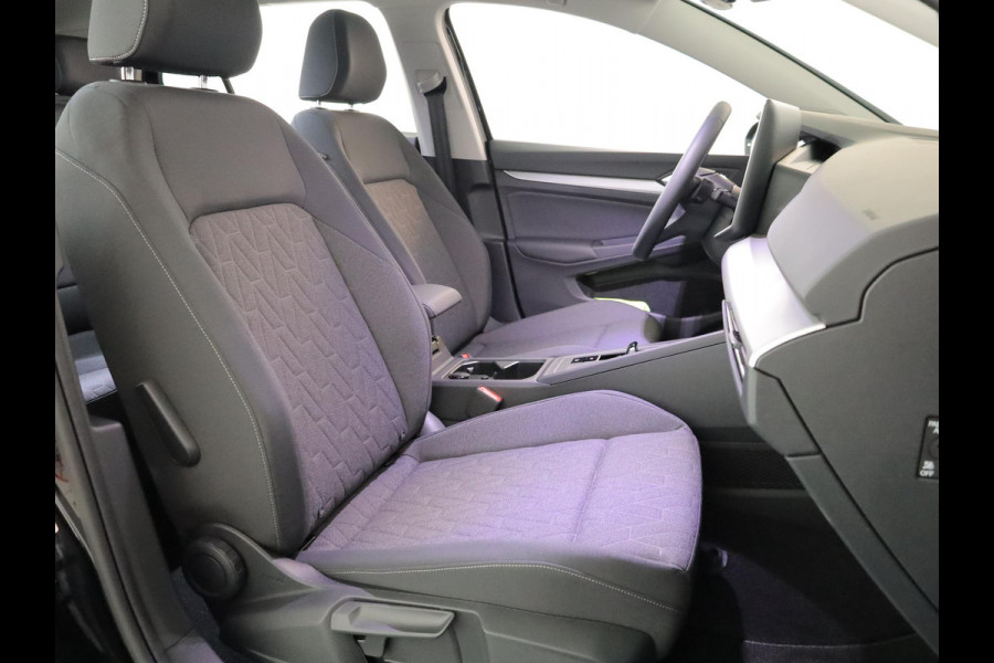 Volkswagen Golf Life Edition 1.5 eHybrid 204 PK | 18 "LM velgen | Stoel & Stuurverwarming | Camera |
