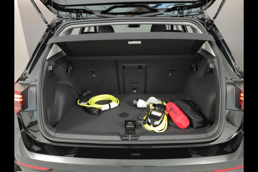 Volkswagen Golf Life Edition 1.5 eHybrid 204 PK | 18 "LM velgen | Stoel & Stuurverwarming | Camera |