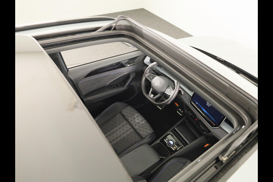 Volkswagen Tayron R-Line Edition 1.5 eHybrid 150 kW / 204 PK SUV 6 v Panoramadak | 360 camera | Head Up Display