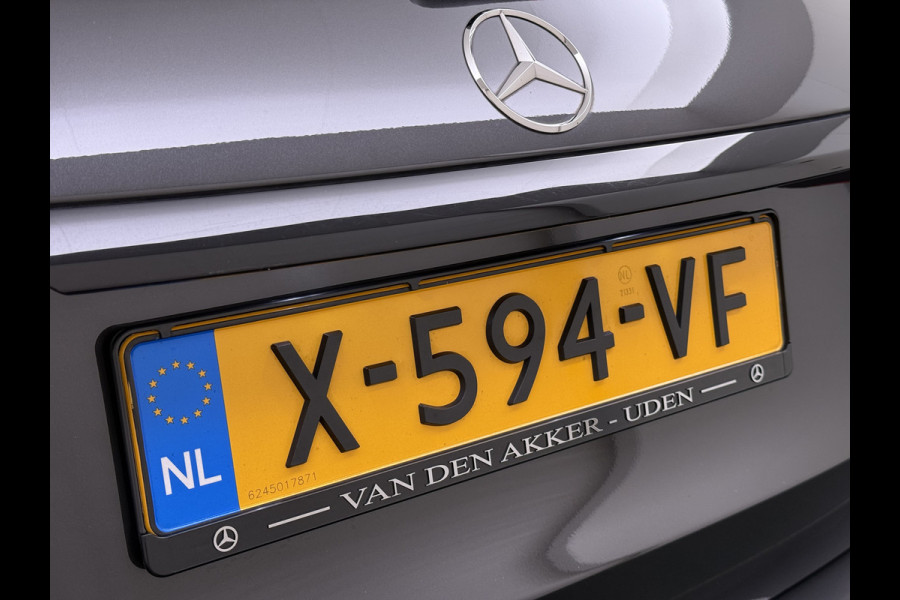 Mercedes-Benz GLC 300e AMG 4Matic // SoH 93% // Panorama dak // Trekhaak // Burmester // Headup // Memory Stoelen // Distronic // 360 Camera