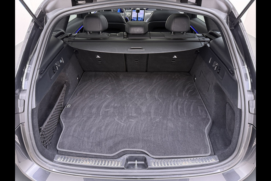 Mercedes-Benz GLC 300e AMG 4Matic // SoH 93% // Panorama dak // Trekhaak // Burmester // Headup // Memory Stoelen // Distronic // 360 Camera