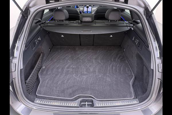 Mercedes-Benz GLC 300e AMG 4Matic // SoH 93% // Panorama dak // Trekhaak // Burmester // Headup // Memory Stoelen // Distronic // 360 Camera