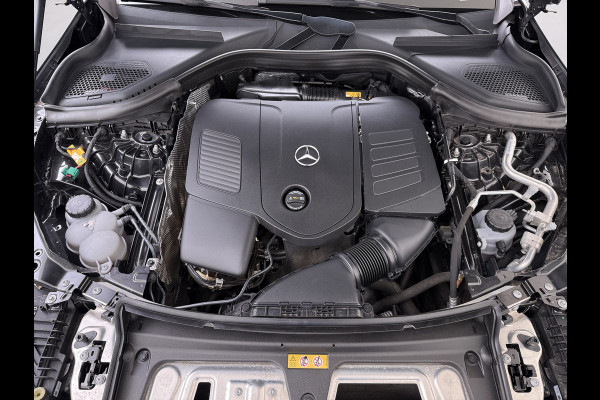 Mercedes-Benz GLC 300e AMG 4Matic // SoH 93% // Panorama dak // Trekhaak // Burmester // Headup // Memory Stoelen // Distronic // 360 Camera