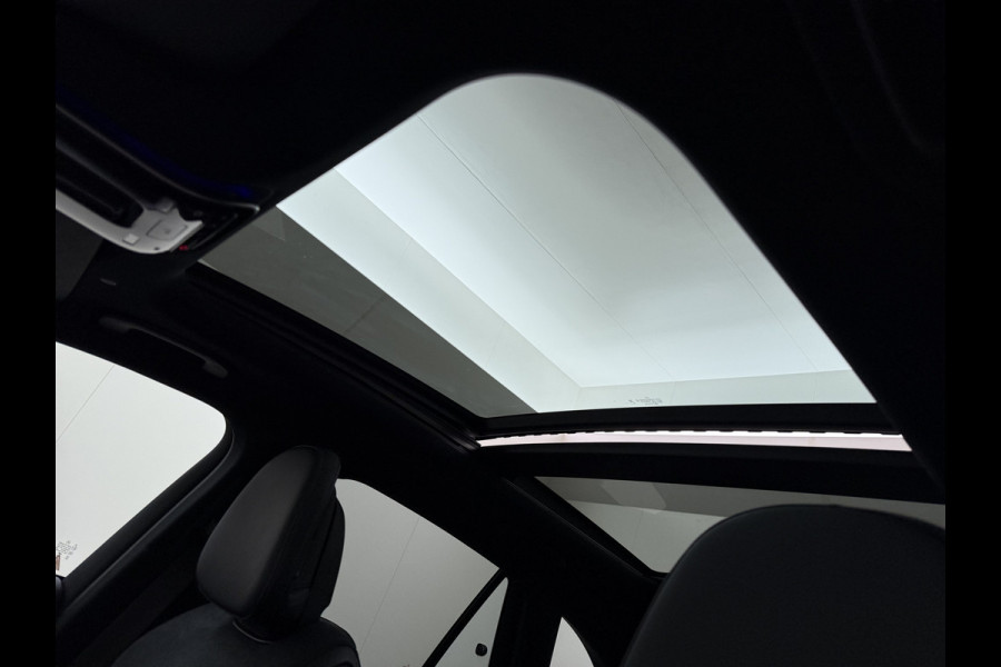 Mercedes-Benz GLC 300e AMG 4Matic // SoH 93% // Panorama dak // Trekhaak // Burmester // Headup // Memory Stoelen // Distronic // 360 Camera