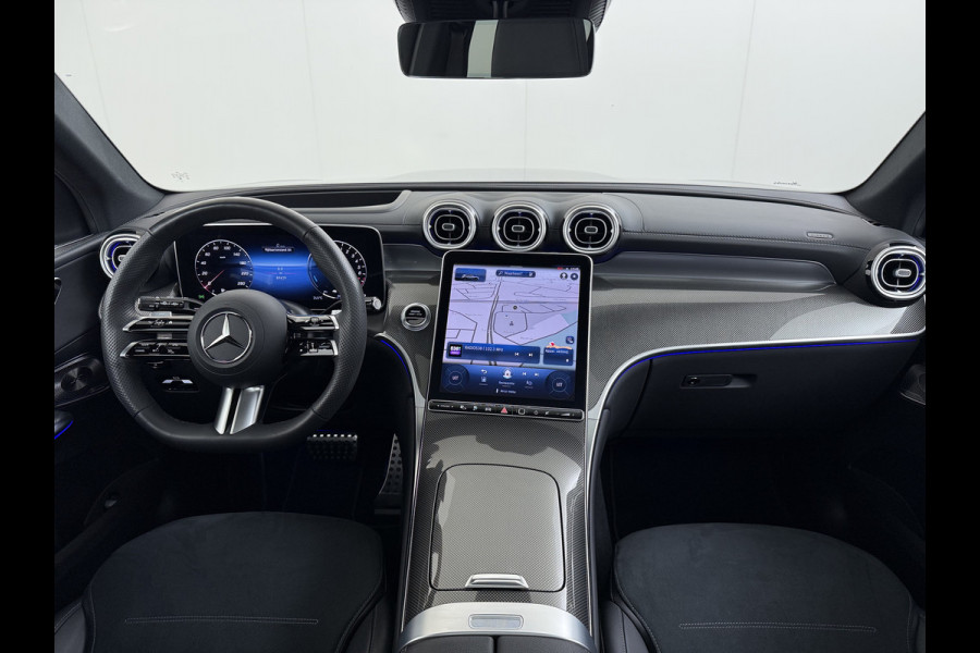 Mercedes-Benz GLC 300e AMG 4Matic // SoH 93% // Panorama dak // Trekhaak // Burmester // Headup // Memory Stoelen // Distronic // 360 Camera