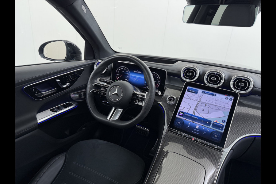 Mercedes-Benz GLC 300e AMG 4Matic // SoH 93% // Panorama dak // Trekhaak // Burmester // Headup // Memory Stoelen // Distronic // 360 Camera