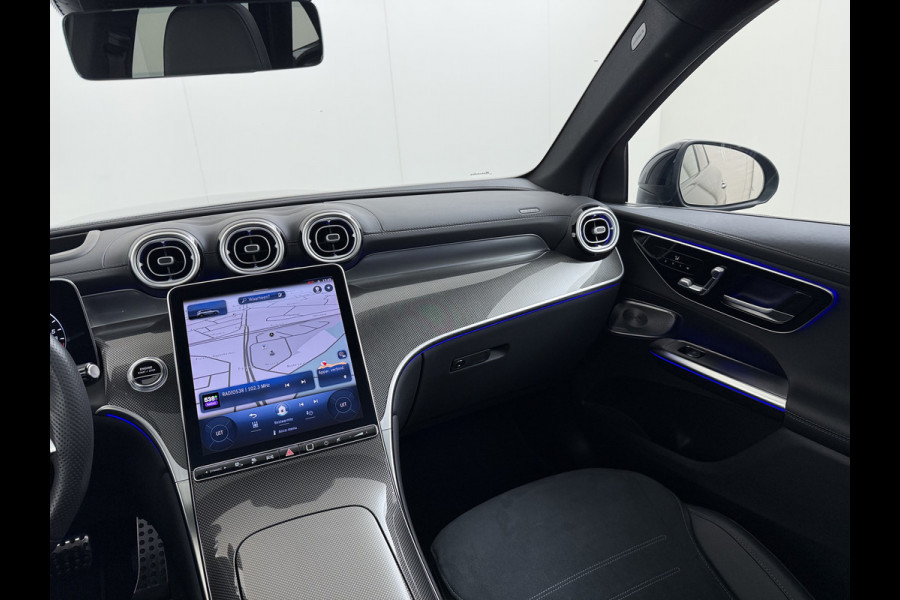 Mercedes-Benz GLC 300e AMG 4Matic // SoH 93% // Panorama dak // Trekhaak // Burmester // Headup // Memory Stoelen // Distronic // 360 Camera