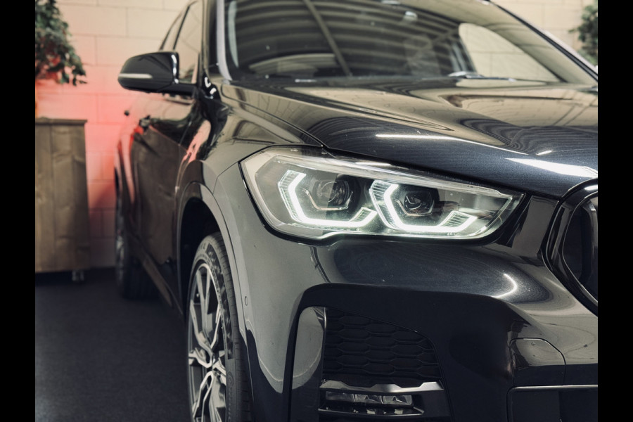 BMW X1 sDrive18i High Exe. M-Sport | 19" | Leder | Trekhaak