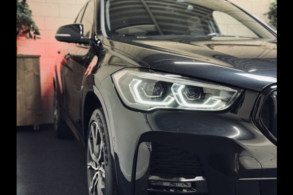 BMW X1 sDrive18i High Exe. M-Sport | 19" | Leder | Trekhaak