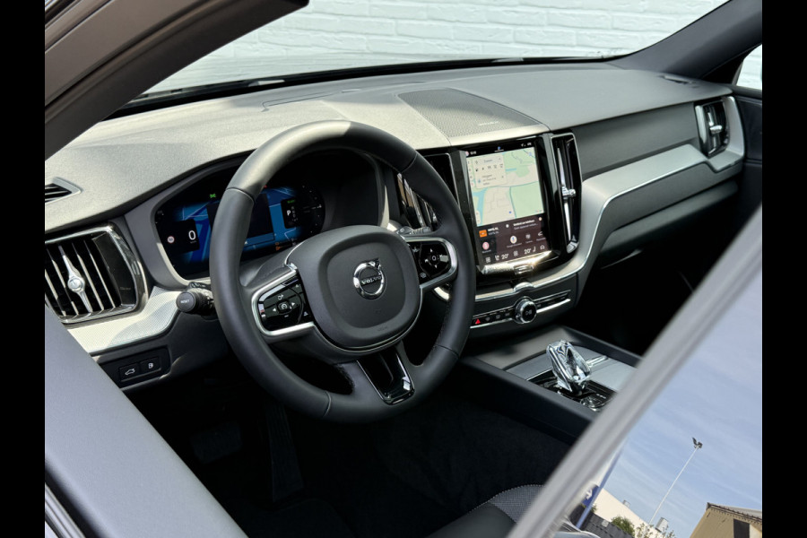 Volvo XC60 2.0 T8 Plug-in hybrid AWD Ultra Black Edition | Trekhaak | Pano | Pilot Assist | Dodehoek | 21 inch