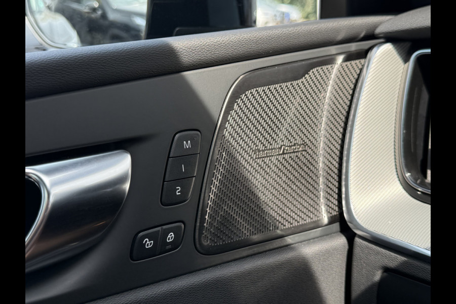 Volvo XC60 2.0 T8 Plug-in hybrid AWD Ultra Black Edition | Trekhaak | Pano | Pilot Assist | Dodehoek | 21 inch