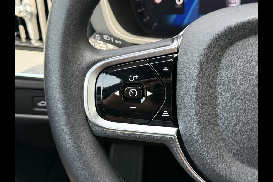 Volvo XC60 2.0 T8 Plug-in hybrid AWD Ultra Black Edition | Trekhaak | Pano | Pilot Assist | Dodehoek | 21 inch