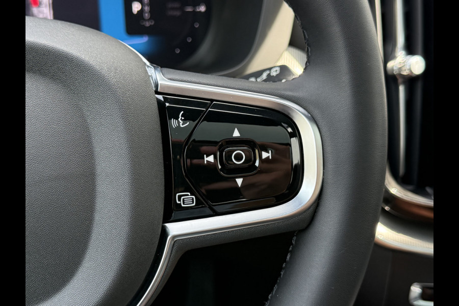 Volvo XC60 2.0 T8 Plug-in hybrid AWD Ultra Black Edition | Trekhaak | Pano | Pilot Assist | Dodehoek | 21 inch