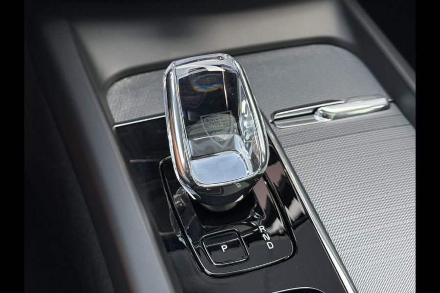 Volvo XC60 2.0 T8 Plug-in hybrid AWD Ultra Black Edition | Trekhaak | Pano | Pilot Assist | Dodehoek | 21 inch
