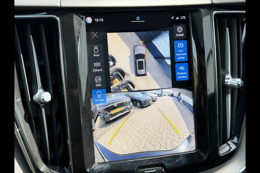 Volvo XC60 2.0 T8 Plug-in hybrid AWD Ultra Black Edition | Trekhaak | Pano | Pilot Assist | Dodehoek | 21 inch