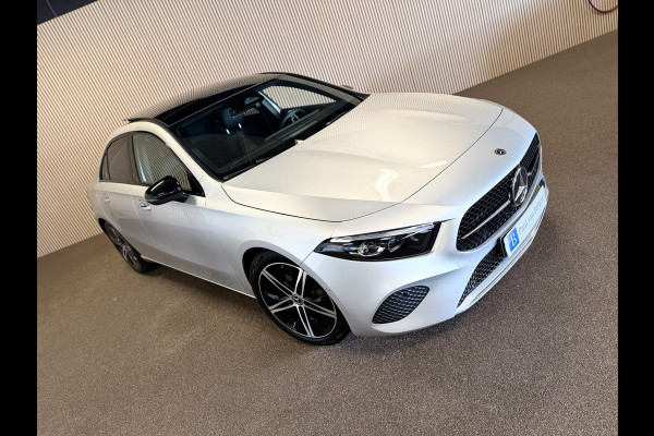 Mercedes-Benz A-Klasse 180 Progressive-NIGHT-PANORAMA-CAMERA-DODEHOEK-KEYLESS-SFEER