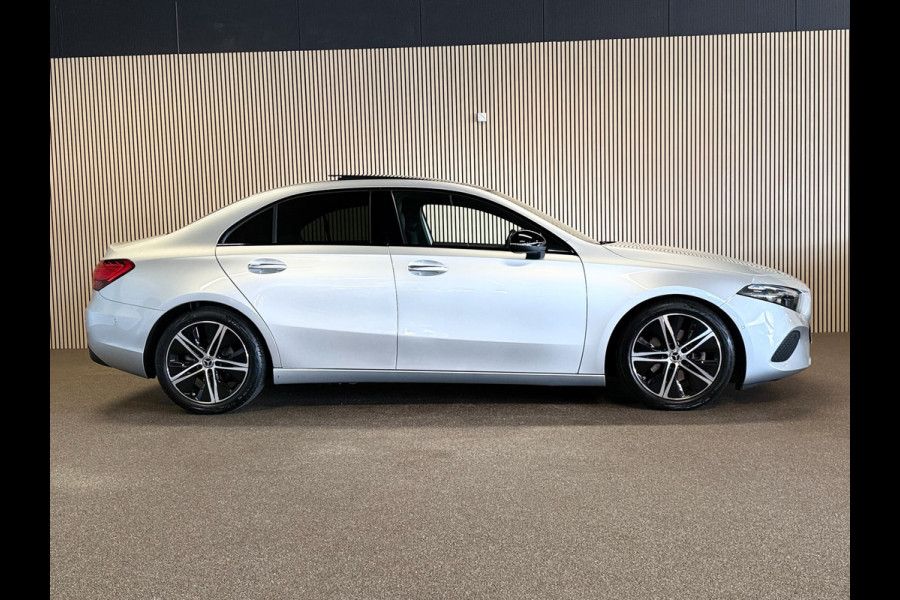 Mercedes-Benz A-Klasse 180 Progressive-NIGHT-PANORAMA-CAMERA-DODEHOEK-KEYLESS-SFEER