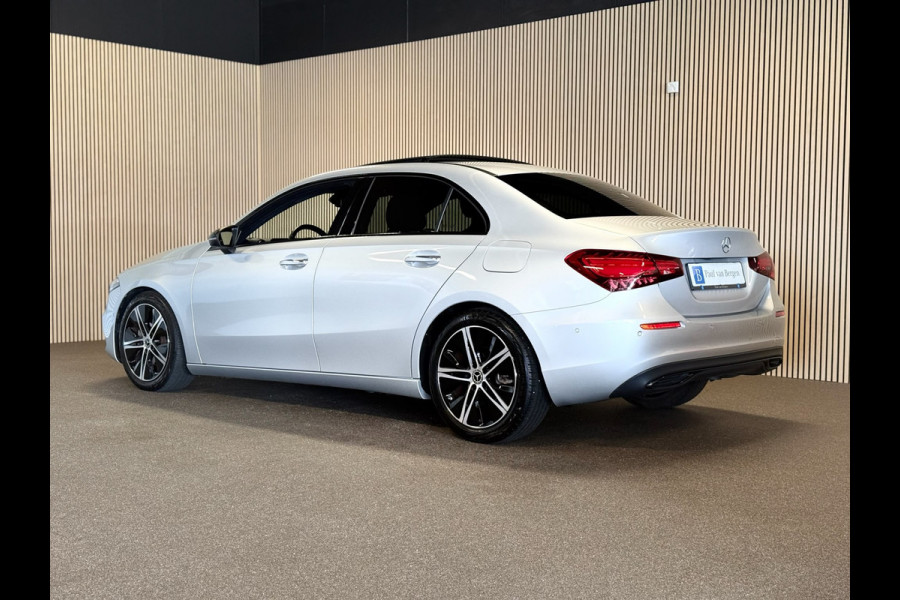 Mercedes-Benz A-Klasse 180 Progressive-NIGHT-PANORAMA-CAMERA-DODEHOEK-KEYLESS-SFEER