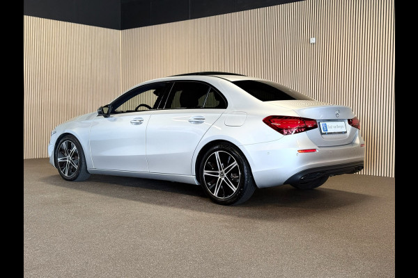Mercedes-Benz A-Klasse 180 Progressive-NIGHT-PANORAMA-CAMERA-DODEHOEK-KEYLESS-SFEER