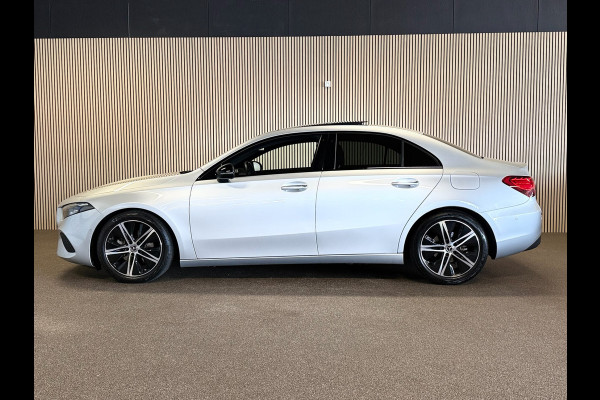Mercedes-Benz A-Klasse 180 Progressive-NIGHT-PANORAMA-CAMERA-DODEHOEK-KEYLESS-SFEER