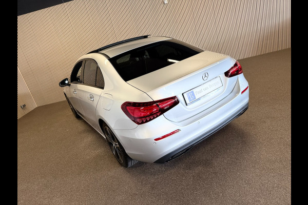 Mercedes-Benz A-Klasse 180 Progressive-NIGHT-PANORAMA-CAMERA-DODEHOEK-KEYLESS-SFEER