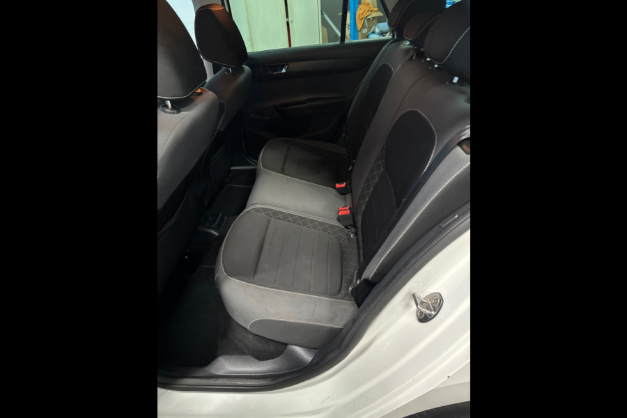 Škoda Fabia Combi 1.0 TSI Ambition Airco | Cruise | Navi | Trekhaak