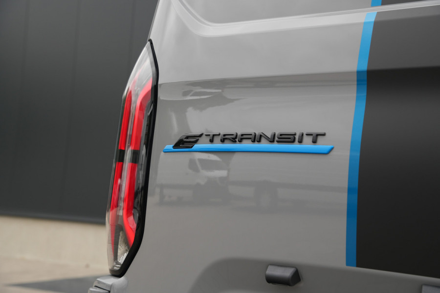 Ford E-Transit Custom 340 L2H1 Sport 71 kWh 218pk - ACC - DDS LED - Pro Power - Verwarmd stuurwiel - Navi - 360 Camera - Rijklaar