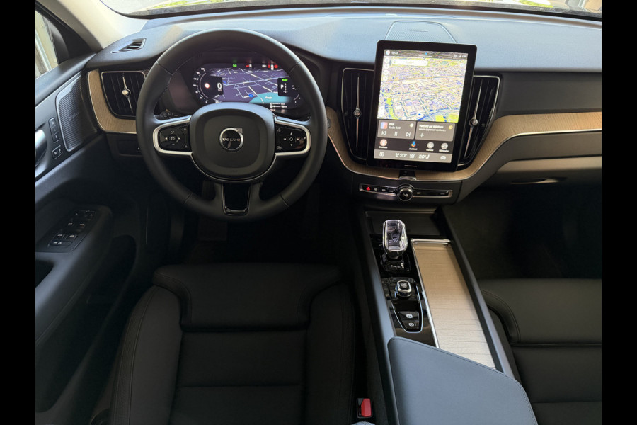 Volvo XC60 2.0 T8 455PK AWD PLUS DARK NIEUWE AUTO HARMAN KARDON 360.CAM STOEL/STUUR VERW LEER