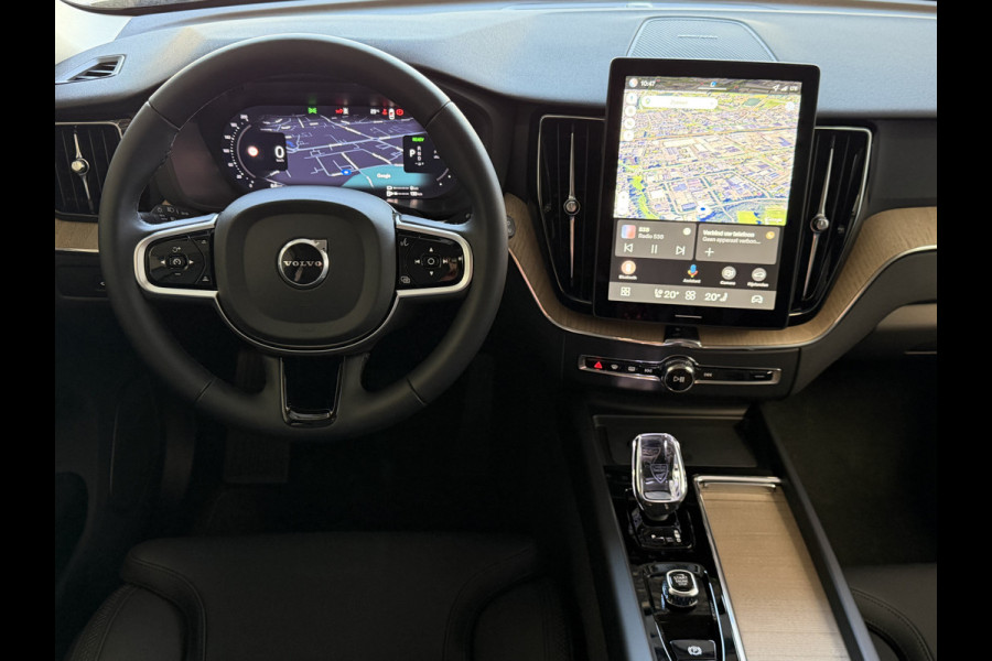 Volvo XC60 2.0 T8 455PK AWD PLUS DARK NIEUWE AUTO HARMAN KARDON 360.CAM STOEL/STUUR VERW LEER