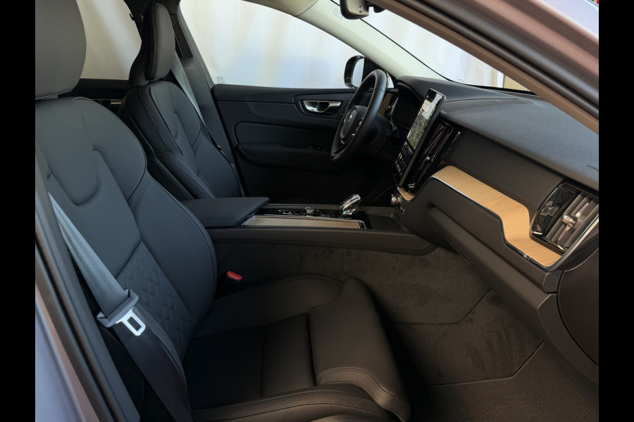 Volvo XC60 2.0 T8 455PK AWD PLUS DARK NIEUWE AUTO HARMAN KARDON 360.CAM STOEL/STUUR VERW LEER