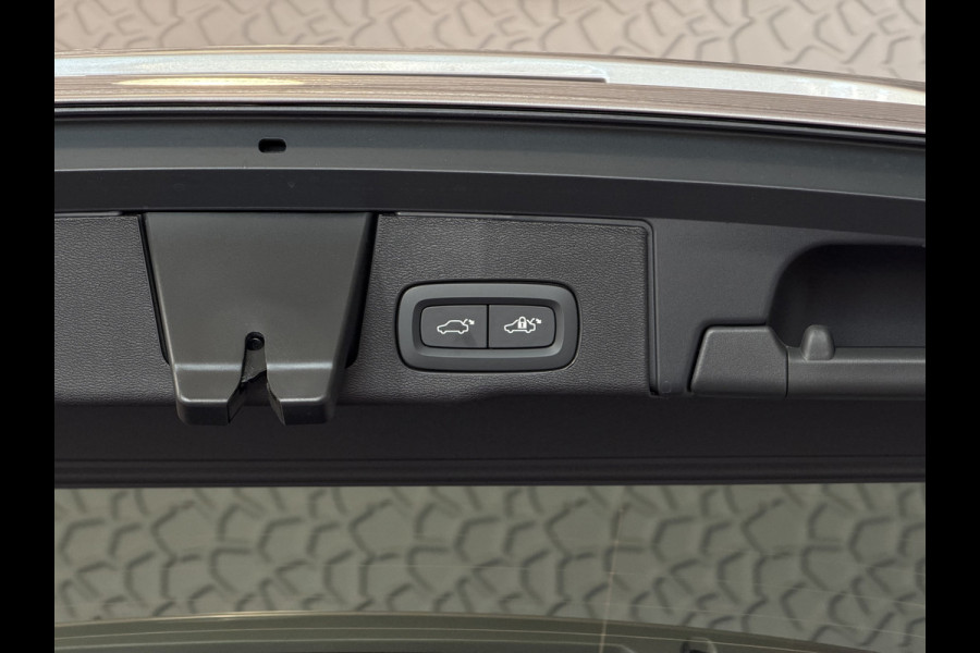 Volvo XC60 2.0 T8 455PK AWD PLUS DARK NIEUWE AUTO HARMAN KARDON 360.CAM STOEL/STUUR VERW LEER