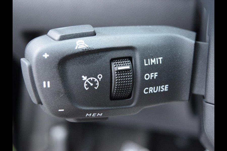 Peugeot 208 1.2 Hybrid 145 e-DCS6 GT adaptief cruise control l stoel verwarming l navigatie l Apple Carplay/Android Auto