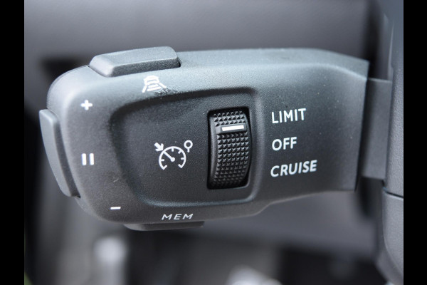 Peugeot 208 1.2 Hybrid 145 e-DCS6 GT adaptief cruise control l stoel verwarming l navigatie l Apple Carplay/Android Auto