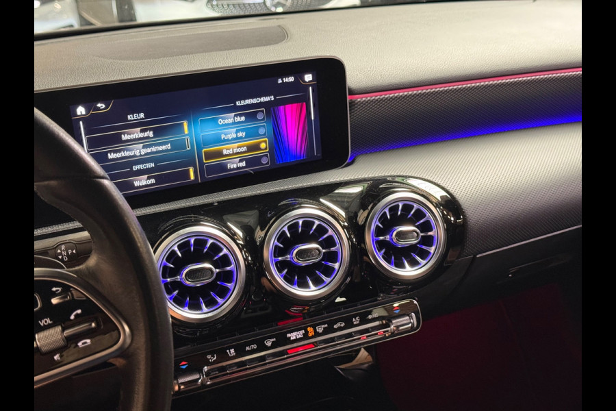 Mercedes-Benz A-Klasse 200 Advantage | Camera | Carplay | Sfeerverlichting | Parkeersensoren | NAP