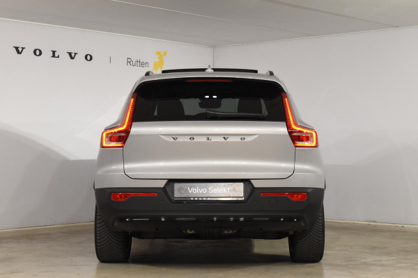 Volvo XC40 Single Motor Extended Range Ultimate 82 kWh / Adaptieve cruise control / Elektrische achterklep / Stoel - en stuurwielverwarming / Elektrisch verstelbare voorstoelen met geheugen / Extra getint glas / 360 Camera / Harman Kardon /