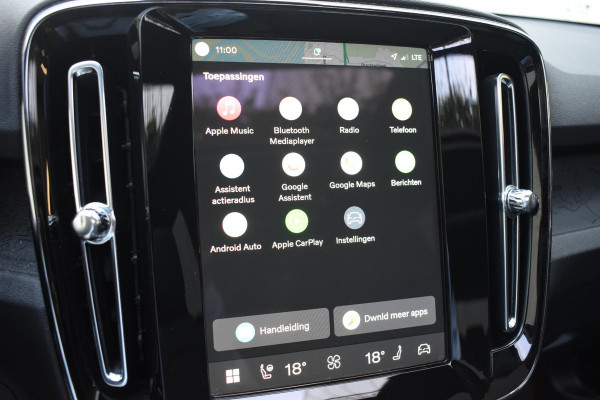 Volvo XC40 Single Motor Extended Range Ultimate 82 kWh / Adaptieve cruise control / Elektrische achterklep / Stoel - en stuurwielverwarming / Elektrisch verstelbare voorstoelen met geheugen / Extra getint glas / 360 Camera / Harman Kardon /