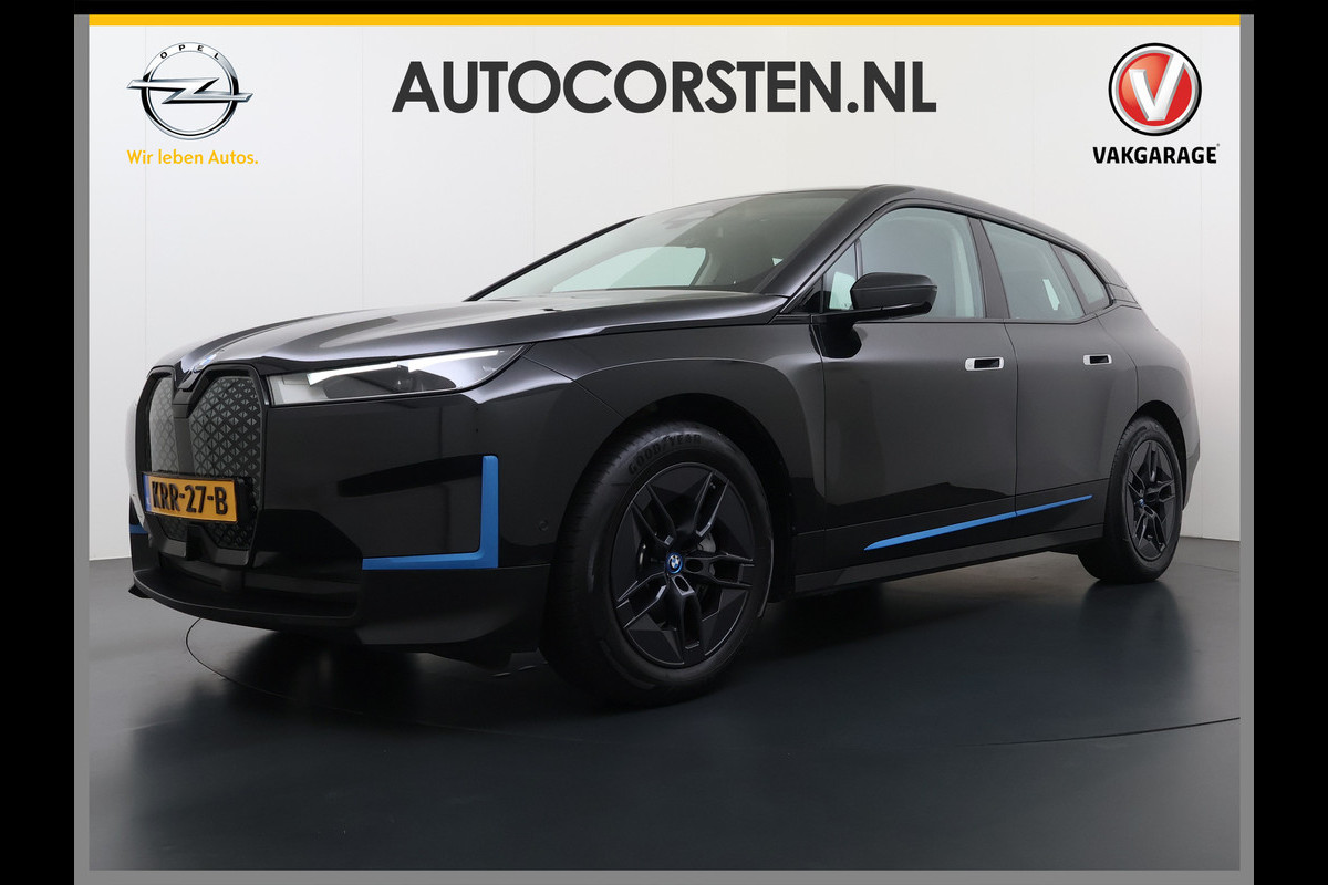 BMW iX xDrive40 327PK Executive SOH 99% Trekhaak 4-Zone Ecc Head-Up Display Camera Apple Carplay Stoelverwarming Elek.Stoelen+Stuur Elek.Achterklep Navi Ecc Bluetooth Led Lmv Pdc Live cockpit pro 2.500KG Trekgewicht Dealeronderhouden