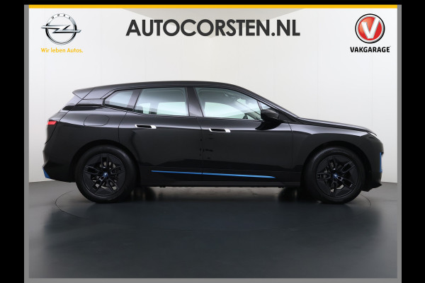 BMW iX xDrive40 327PK Executive SOH 99% Trekhaak 4-Zone Ecc Head-Up Display Camera Apple Carplay Stoelverwarming Elek.Stoelen+Stuur Elek.Achterklep Navi Ecc Bluetooth Led Lmv Pdc Live cockpit pro 2.500KG Trekgewicht Dealeronderhouden